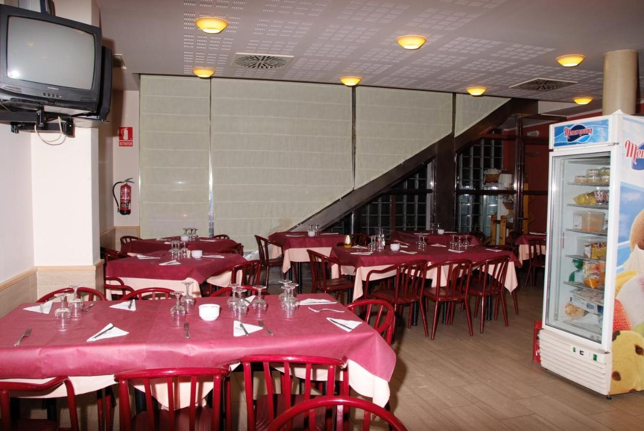 Hostal Restaurante Baraka Alagon Exterior photo